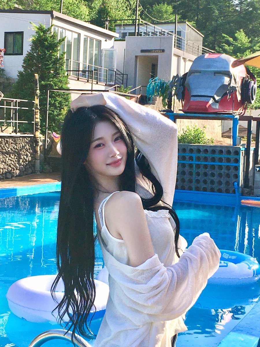 Gong_8Night's tweet photo. 공유빈 퍼컬 수영장🏊‍♀️ https://t.co/KSGhXkKFpM
