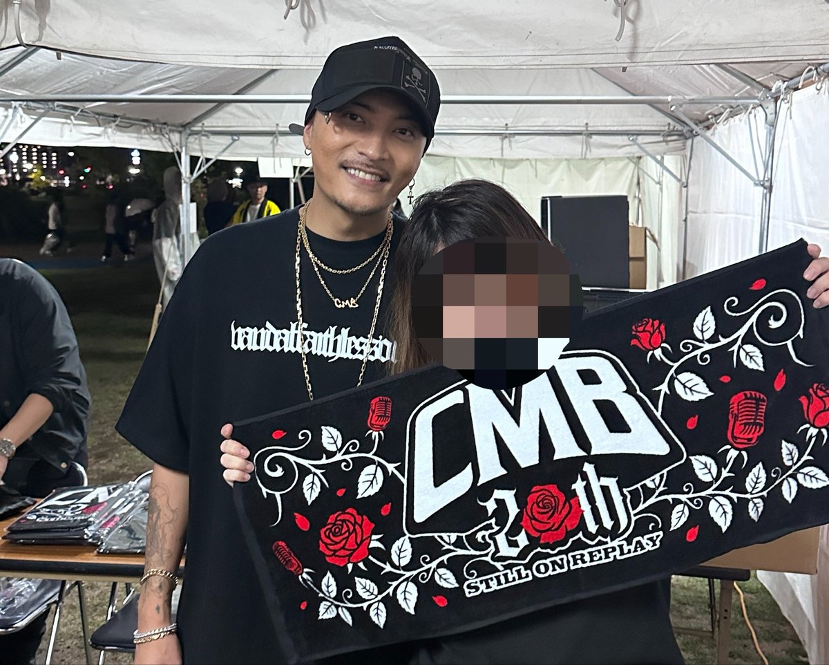 h______16's tweet photo. 大雨だったけど
じぇら祭最高すぎた😭😭😭
まさか一緒に写真撮れると思ってなくて
こんなボサボサの髪恥ずかしいって
言ってたら
そんだけ楽しんだ証拠ぢゃん👍って
最後握手した時に
手冷た。風邪引かないようにね💦
って
どこまでも神対応でした😭💕

余韻がぁぁぁぁぁ。
ありがとうございました🥰 https://t.co/vbhSIghAWt