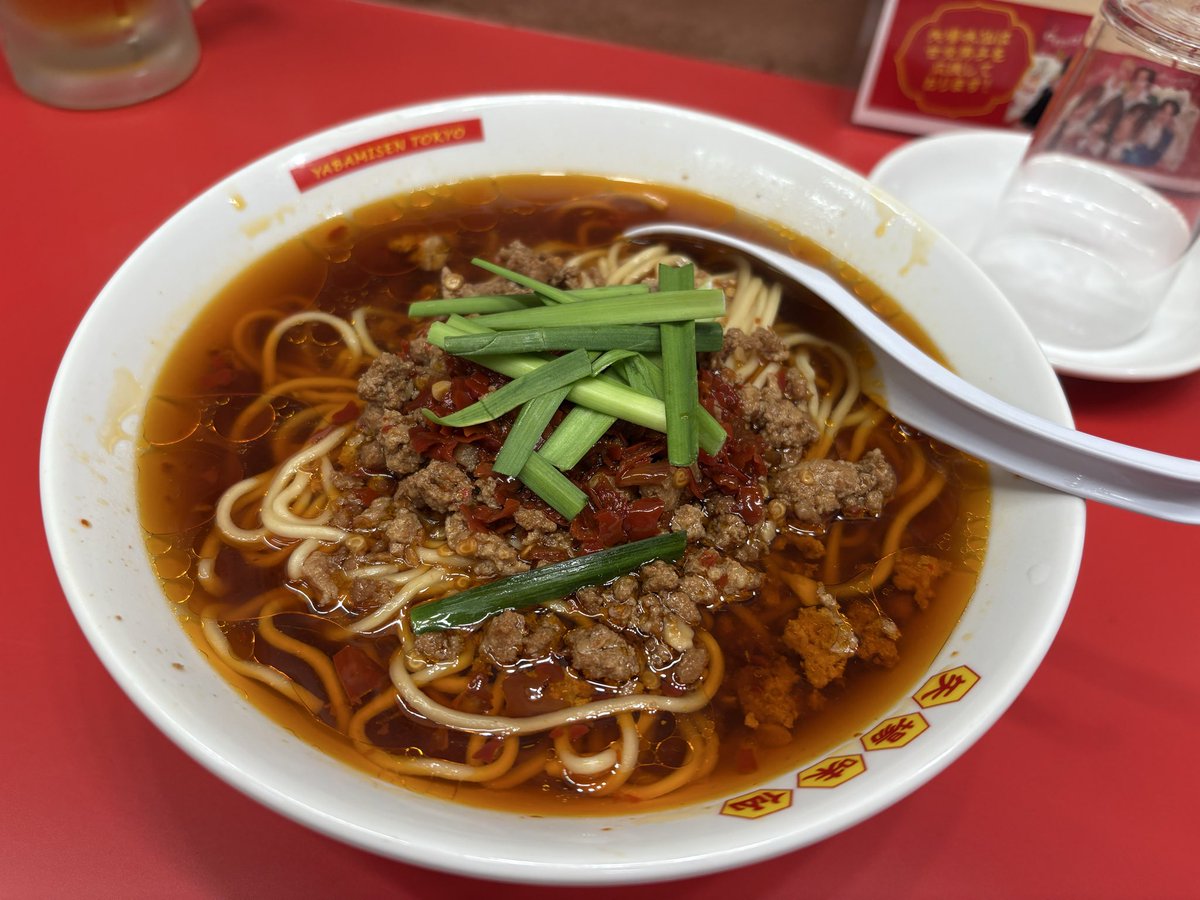 monchi06241's tweet photo. 実際に僕が食べた比較なんですが、←が名古屋、→が渋谷の矢場味仙の台湾ラーメン。

見てわかる通り全くの別モノ。
ラードとニンニクの量、コクが違いすぎる。
そして量も渋谷の方が少ない。

それぞれ何度も食べてますが、明確な差を感じてます。

その他の料理もこんな感じで全然別モノ。 https://t.co/nm8iYtWf1L