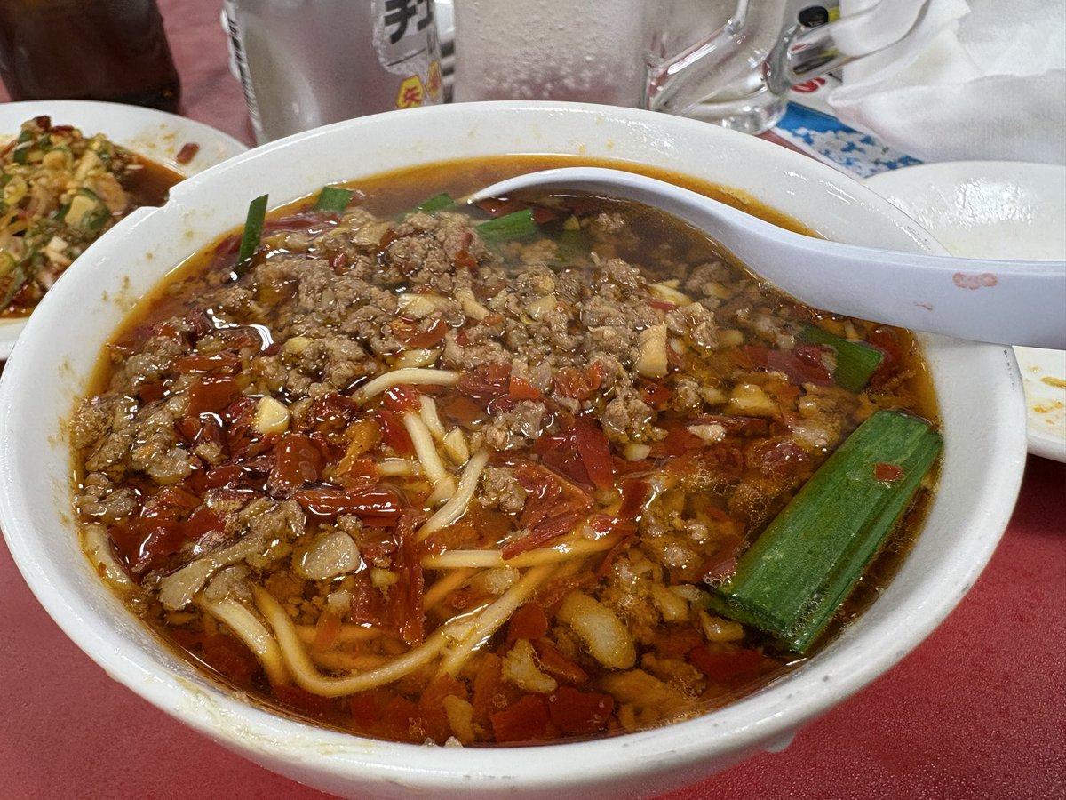 monchi06241's tweet photo. 実際に僕が食べた比較なんですが、←が名古屋、→が渋谷の矢場味仙の台湾ラーメン。

見てわかる通り全くの別モノ。
ラードとニンニクの量、コクが違いすぎる。
そして量も渋谷の方が少ない。

それぞれ何度も食べてますが、明確な差を感じてます。

その他の料理もこんな感じで全然別モノ。 https://t.co/nm8iYtWf1L