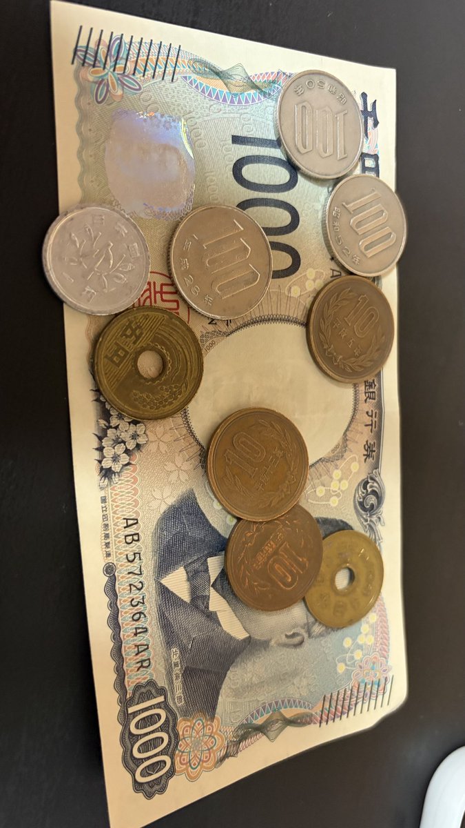 kitotaica's tweet photo. 10月早々財布の中身これで笑ってる https://t.co/tEijytT6R2