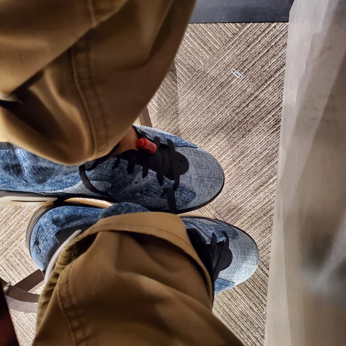 JrTuber993's tweet photo. Air Jordan 6s Denim
#Sneakers #Kicks #SneakerStyle#Streetwear #JordanBrand #Sneakerhead #SneakerCommunity
#KicksOfTheDay #Kotd#SneakerCollection #SoleCollector
#SneakerFreaker #AirJordan6
#Jordan6 #AJ6 #JordanDenim#Jordan6Denim https://t.co/88Ekv68Wgg
