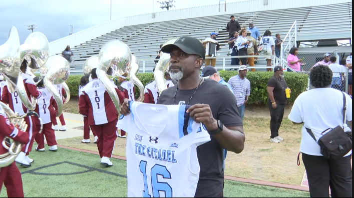 abc_columbia's tweet photo. On the ground, Garcia set the tone with a season-high 167 yards on just 18 carries, scoring a pair of touchdowns. https://t.co/UwbytPXrep https://t.co/Vjj3xwQTnj