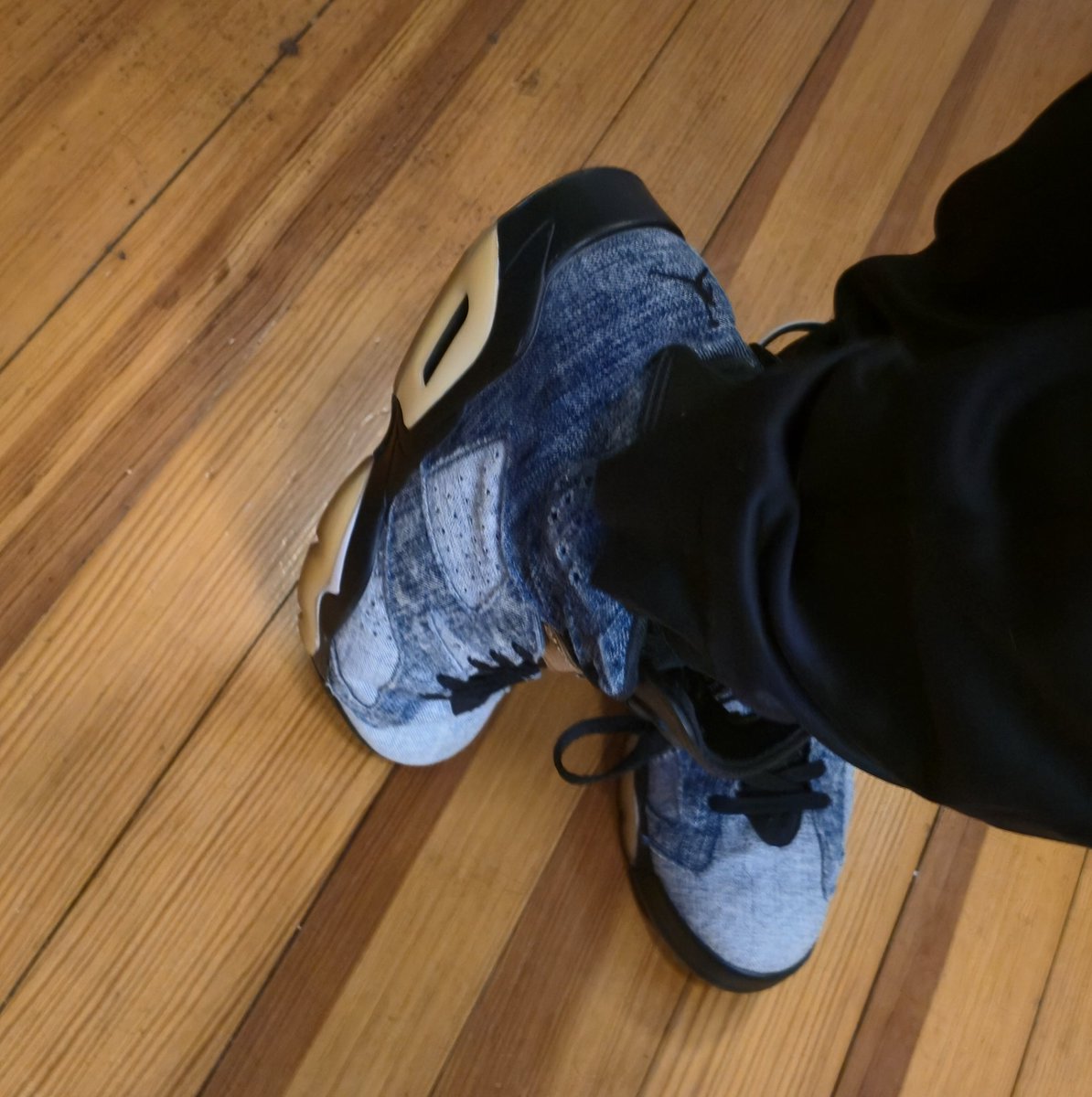 JrTuber993's tweet photo. Air Jordan 6s Denim
#Sneakers #Kicks #SneakerStyle#Streetwear #JordanBrand #Sneakerhead #SneakerCommunity
#KicksOfTheDay #Kotd#SneakerCollection #SoleCollector
#SneakerFreaker #AirJordan6
#Jordan6 #AJ6 #JordanDenim#Jordan6Denim https://t.co/88Ekv68Wgg