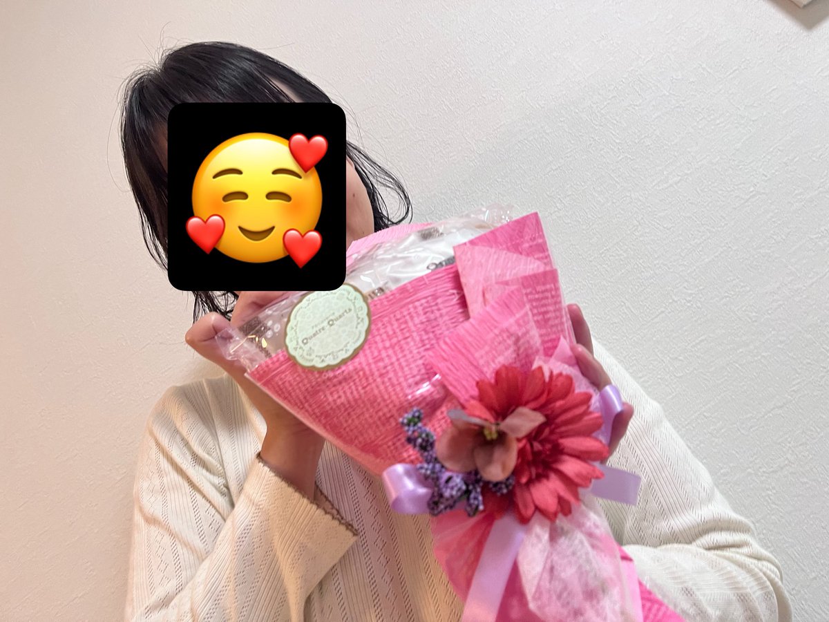 11korin's tweet photo. ご来場ありがとうございました✨
花束とおもったらおかしーー✨
ドタバタだったけど会いたい人に会えて嬉しかったです
おうち打ち上げ〜 https://t.co/zHBBo483am