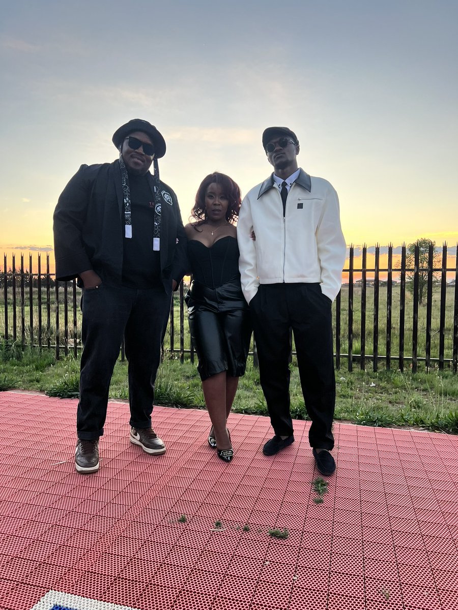 IamDJSOSO's tweet photo. Sizobuya noshinshi #umlayezo music video shoot https://t.co/viTgdc9rzH