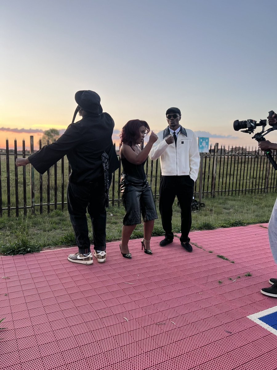IamDJSOSO's tweet photo. Sizobuya noshinshi #umlayezo music video shoot https://t.co/viTgdc9rzH
