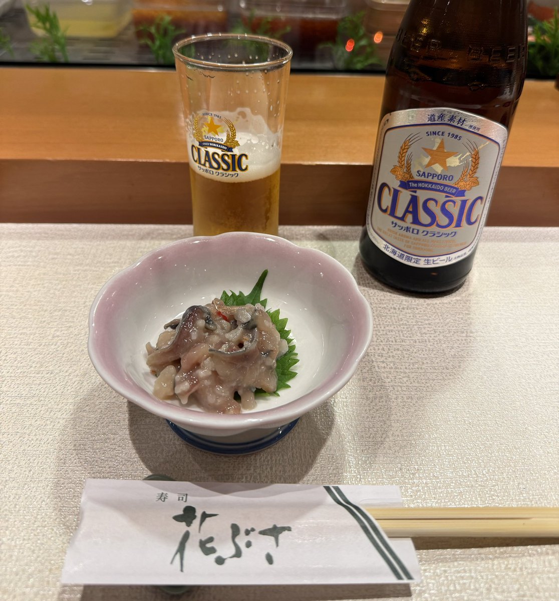 YASUKOT1's tweet photo. 新千歳空港✈️で絶対に寄りたかった　
#寿司花ぶさ　さん🍣お昼も夜も鮨食いねぇ😝
大好物の山牛蒡巻きは外せない😁
鮑✨生にしん✨ホタテ✨など
ニシン切り込みって何ですか？麹漬けです！
渋いっ🤣
ロックオン🤘札幌来年もやってねー❤️‍🔥
帰ります〜✈️

#rockoonsocialclub 
#男闘呼組 https://t.co/aR9e2fM8Qe