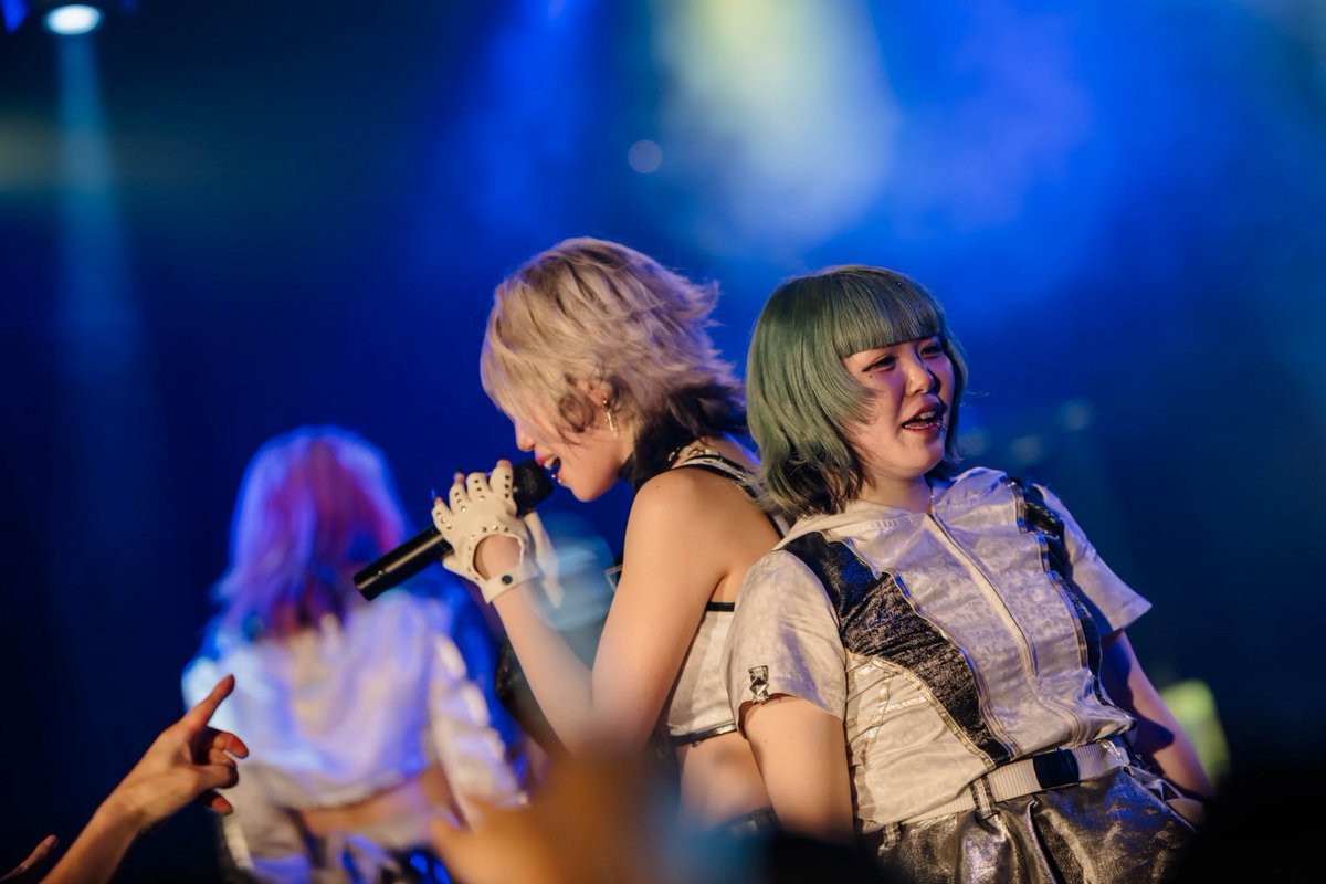 ys24_himorec's tweet photo. 昨日は凛々しくも臨界に咲くARTERIA3周年ライブでした。ありがとうございました。
今回のライブタイトルは私が考えました。
AFTER THE LAST PAGE〜4つの想いを紡いで〜
4人のアルテリアとしての最後のページに4つの想いを紡いでそれぞれが先に進んでいくというような意味合いで考えてみました。
今後はアルテリアの3人もうみもそれぞれ別な道を歩みますが4つの想いを紡いだこの日を決して忘れずに進んでいってほしいです。
そして応援してくださっている皆様にもっと恩返し出来るように必ず大きくなります。
本当にありがとうございました。