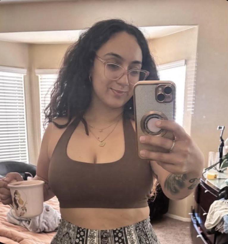 rebeecasmile tweet picture