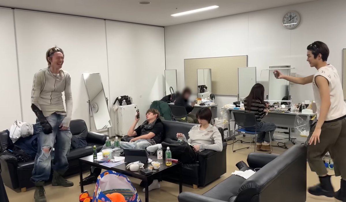 clrclr_8's tweet photo. 시발 
변하지 않는 게 있대 https://t.co/nL8HF3zWIK