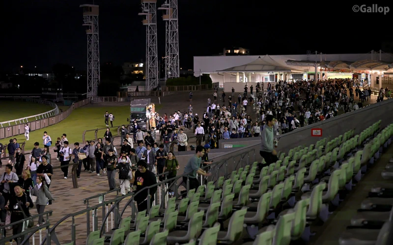 凱旋門賞パブリックビューイング【東京競馬場】 グッズセット 週刊Gallop（Weekly Gallop） on X: 