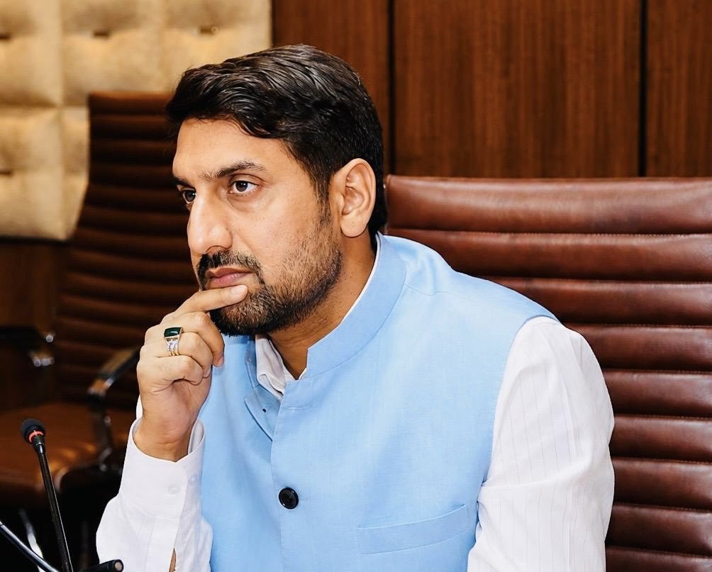 CrossTownNews's tweet photo. Aijaz Asad leaves behind a high performing RDD J&amp;K; Who takes the Baton?

#jammukashmir #rdd 

https://t.co/FtD4zszkNB https://t.co/6MZsw3Pcn4