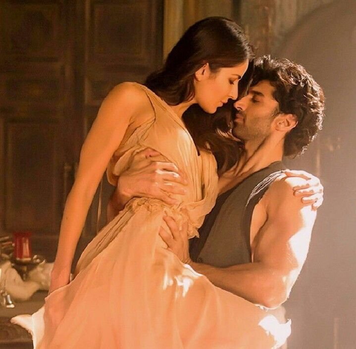 sadievaughan_'s tweet photo. #FFC versi Bollywood
#SrkAish kapal yg gak pernah berlayar di segala cerita 😭 #devdas #josh #mohabbatein etc.
#Katrina #Aditya #Siddarth ini lebih ke personal, suka sama aktornya tp filmnya kurang zen 😌 #BaarBaarDekho #Fitoor https://t.co/BDOZPiu4PO