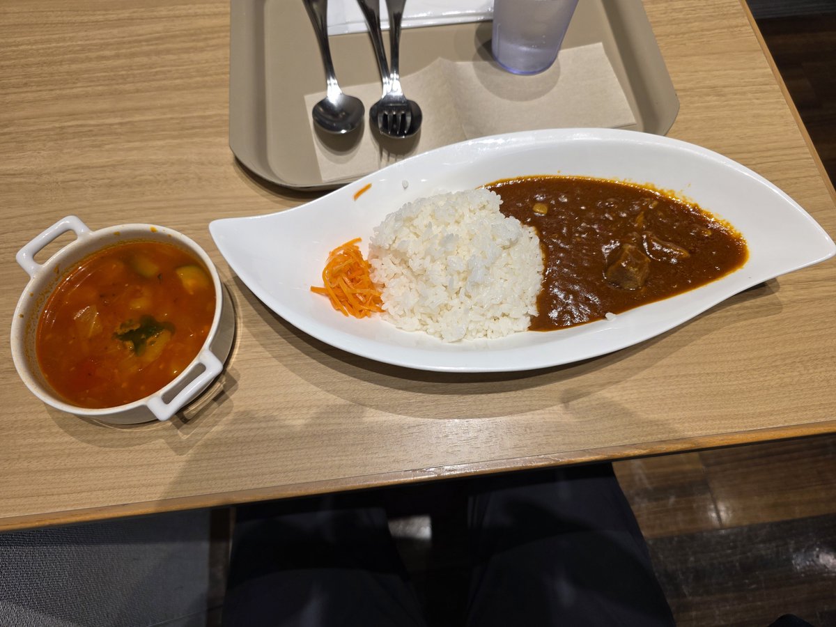 kumaoodasu's tweet photo. 本日の昼食は梅田１階（グランフロント大阪北館）にてポトフとカレー食べて来ました。非常に美味しかったです。 https://t.co/r9Z3AQqahb