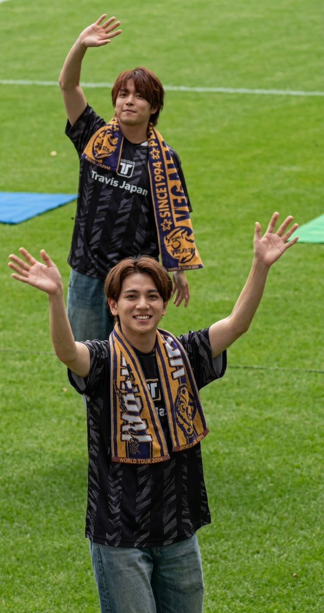 Vegar___'s tweet photo. 年チケの先行で入れたので前の方から…✨️

お話できたし、こうして近くで見れていい思い出✨️
中丸くんも興奮したけど、いいね！
トラジャも！

宮近くんはお兄ちゃんガチャで知りまして…
ミニコーン直して行ってくれました🥰
こーゆーのも推しの方には需要あるよね💕︎
私はある🫣 https://t.co/aEMGaL4I0g