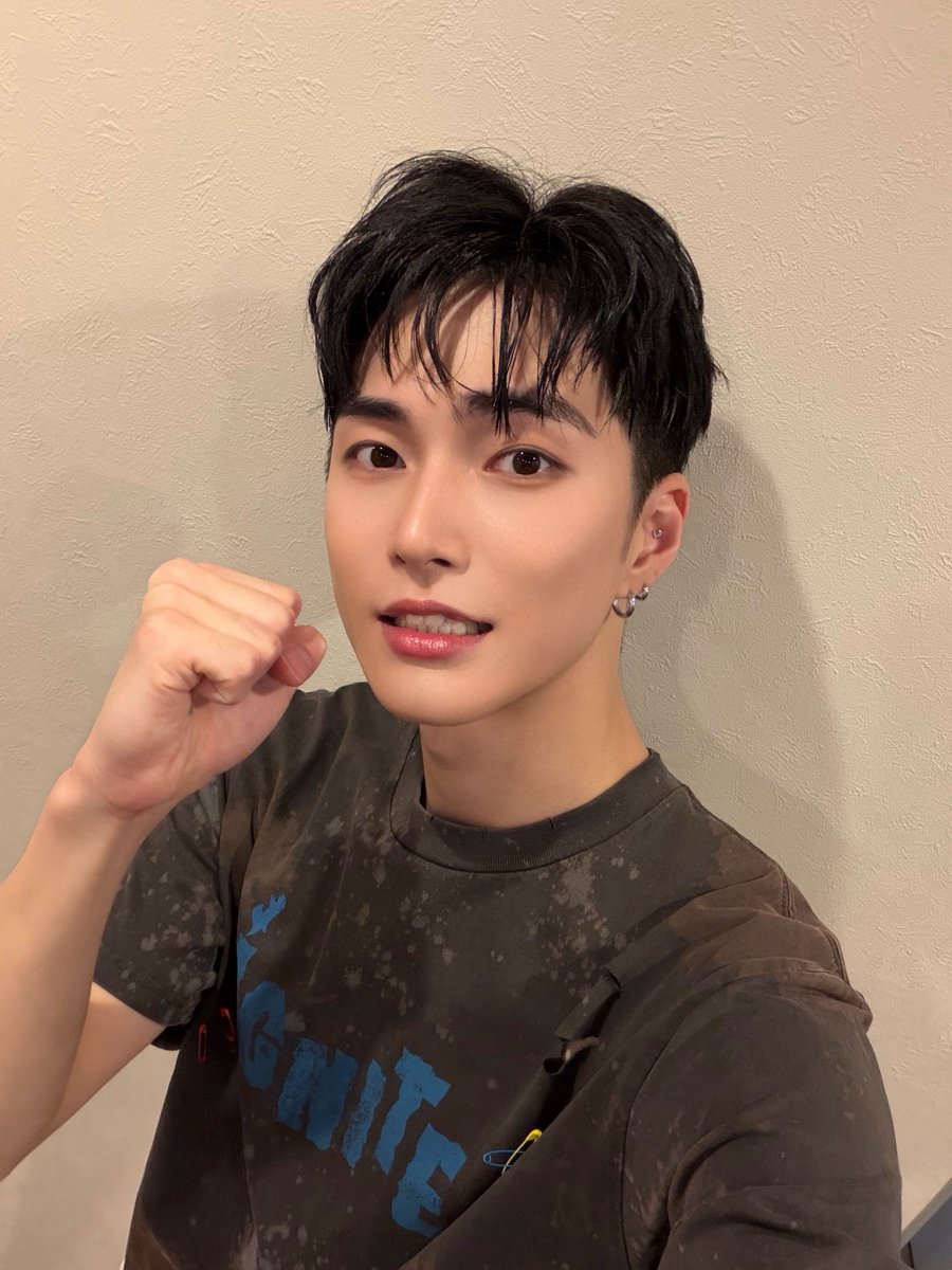 XngHan_official's tweet photo. 止まらない 🔥

#XngHan_Xoul #XngHan #スンハン
#HIGHBEAM #XngHan_Xoul_HIGHBEAM 
#XngHan_Xoul_IGNITE https://t.co/Co6HGl1uRL