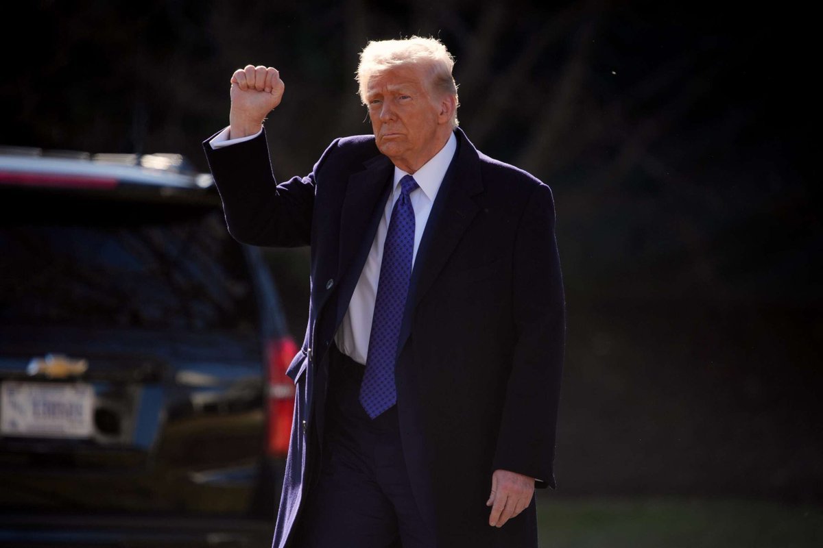 0ivankaTrump1's tweet photo. Simple poll. Please be honest! As of today, how much do you still trust this man?

A. 100 %            B. 75%
C. 50%               D. 25%
E. 0% https://t.co/azPUpmmBcF
