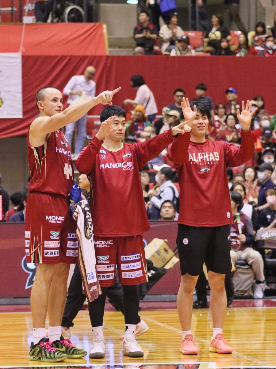 etsunkkk's tweet photo. たけるん✕陽稀の

ホカホカタイムにミッチも加わって

3人で仲���くお手振り👈️👉️👋

#越谷アルファーズ
#大庭岳輝
#堀陽稀
#ミッチェルライトフット https://t.co/aNdh78FWjh
