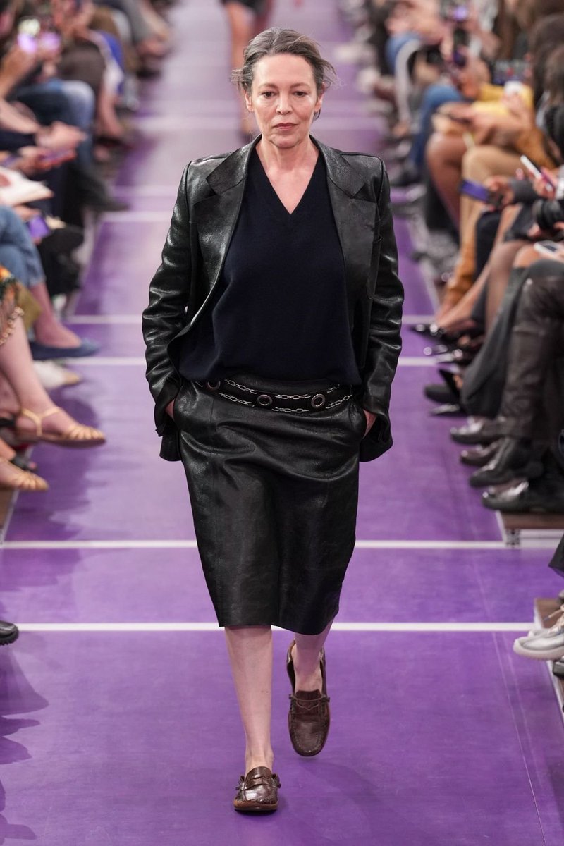 itgirlbackup's tweet photo. Olivia Colman for Miu Miu ss27 https://t.co/ddFZh6Dwby