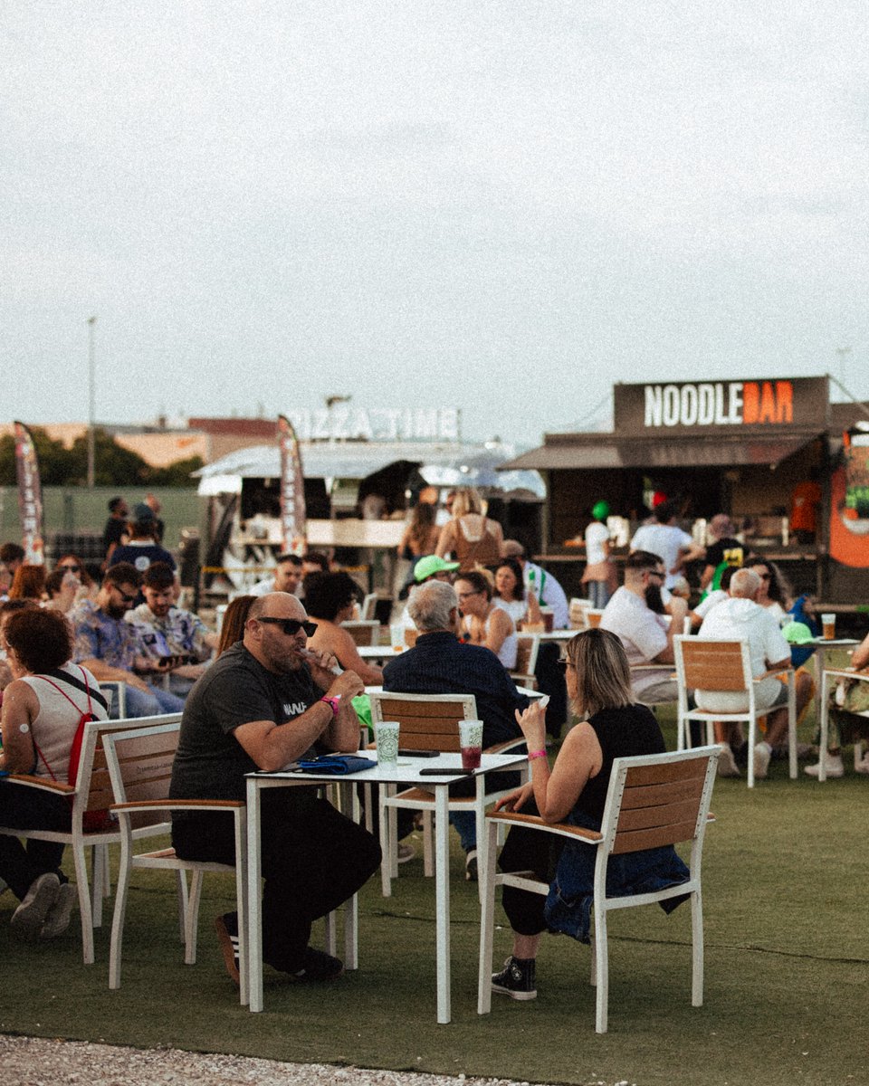 SpringAlc's tweet photo. ¡Qué ganas de veros y de volver a pisar nuestro recinto en Alicante! ✨

🌺 2 escenarios
🌺 Zona Premium exclusiva
🌺 Zona de césped para estar de chill
🌺 Riquísima zona gastro
🌺 Recinto SÚPER espacioso
🌺 Ambientazo https://t.co/abEgzSEEpf