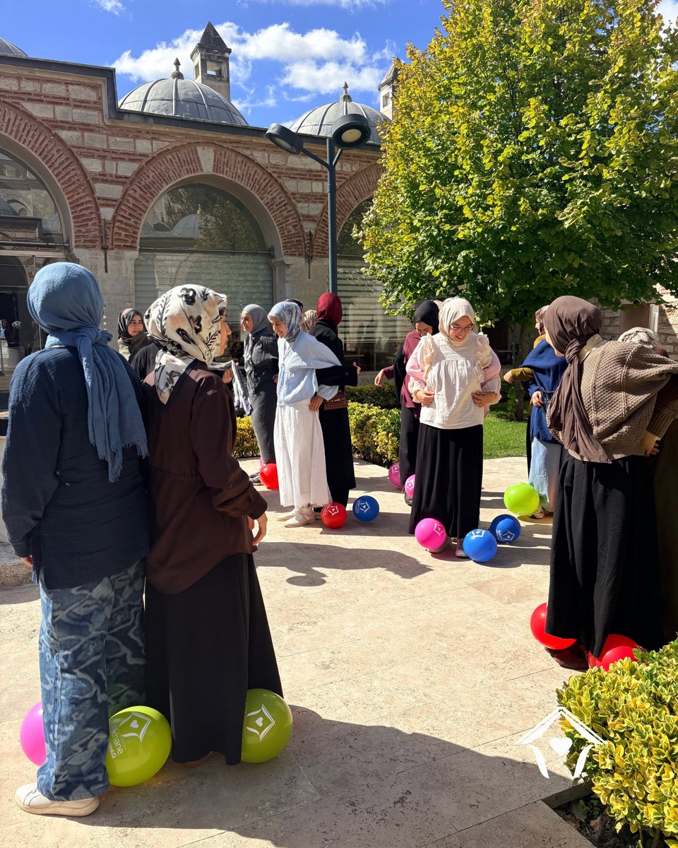 iyilikhane's tweet photo. Kardeşlik Bağı Projemizin 8. döneminde bizimle yola çıkan gönüllülerimizle tanışma ve bilgilendirme toplantımızı gerçekleştirdik! 🤝🌿 https://t.co/du5pPdoXcB