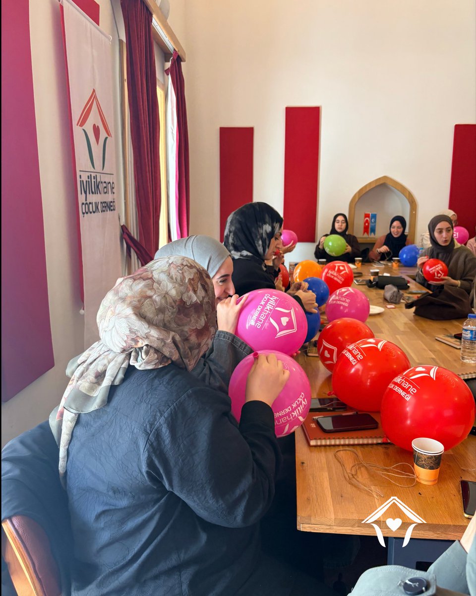 iyilikhane's tweet photo. Kardeşlik Bağı Projemizin 8. döneminde bizimle yola çıkan gönüllülerimizle tanışma ve bilgilendirme toplantımızı gerçekleştirdik! 🤝🌿 https://t.co/du5pPdoXcB