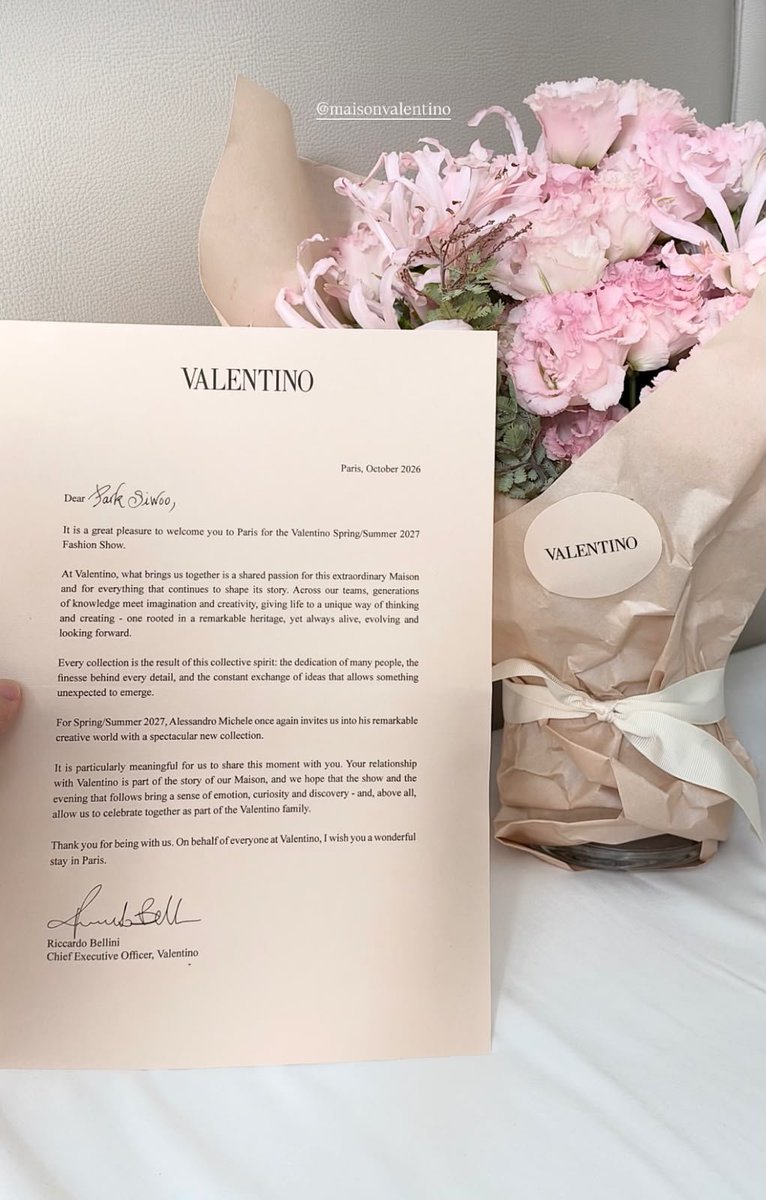 parksiwooina's tweet photo. A new chapter begins in Paris.

PARK SIWOO AT VALENTINO PFWSS27

#PARKSIWOOxVALENTINO
#VALENTINOPFWSS27
#PARKSIWOO https://t.co/PuwCNIzNqB