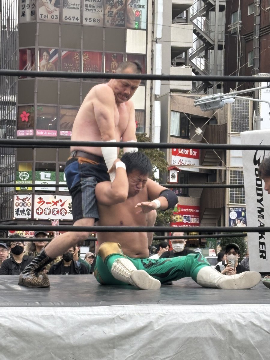 wwafc1's tweet photo. 正攻法のグラウンド勝負から始まりましたが
後半は急所攻撃など、
らしさを見せて藤原秀旺選手の完勝‼️
#TTTpro
#アクロバトル商店会フェス https://t.co/oCnvWj2xsi