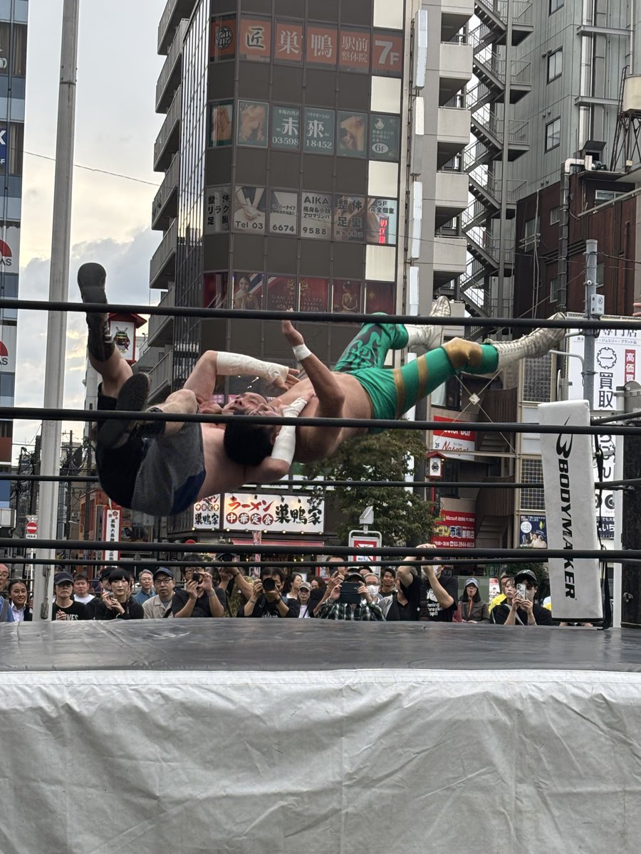 wwafc1's tweet photo. 正攻法のグラウンド勝負から始まりましたが
後半は急所攻撃など、
らしさを見せて藤原秀旺選手の完勝‼️
#TTTpro
#アクロバトル商店会フェス https://t.co/oCnvWj2xsi