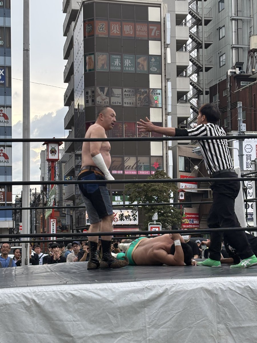 wwafc1's tweet photo. 正攻法のグラウンド勝負から始まりましたが
後半は急所攻撃など、
らしさを見せて藤原秀旺選手の完勝‼️
#TTTpro
#アクロバトル商店会フェス https://t.co/oCnvWj2xsi