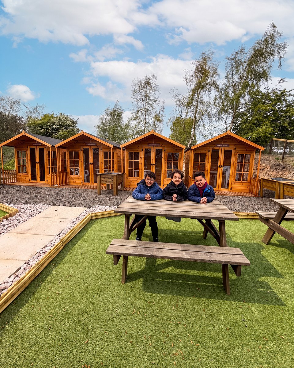 Diggerland_UK's tweet photo. Take a pew, digger crew! 🛖

All that digging can be thirsty work! Take a well-earned break in one of our Private Site Huts, the perfect spot to relax and refuel before getting back to the fun.

Book yours: https://t.co/TqyQWZF7Wd

#ThemePark #FamilyFun #DaysOut https://t.co/dVGN7eGoyq