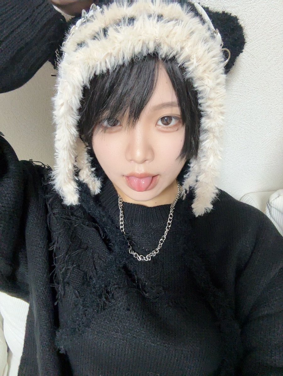maid_chiffon1's tweet photo. 前髪ってどうしたらいいの https://t.co/ypT6qDL41t