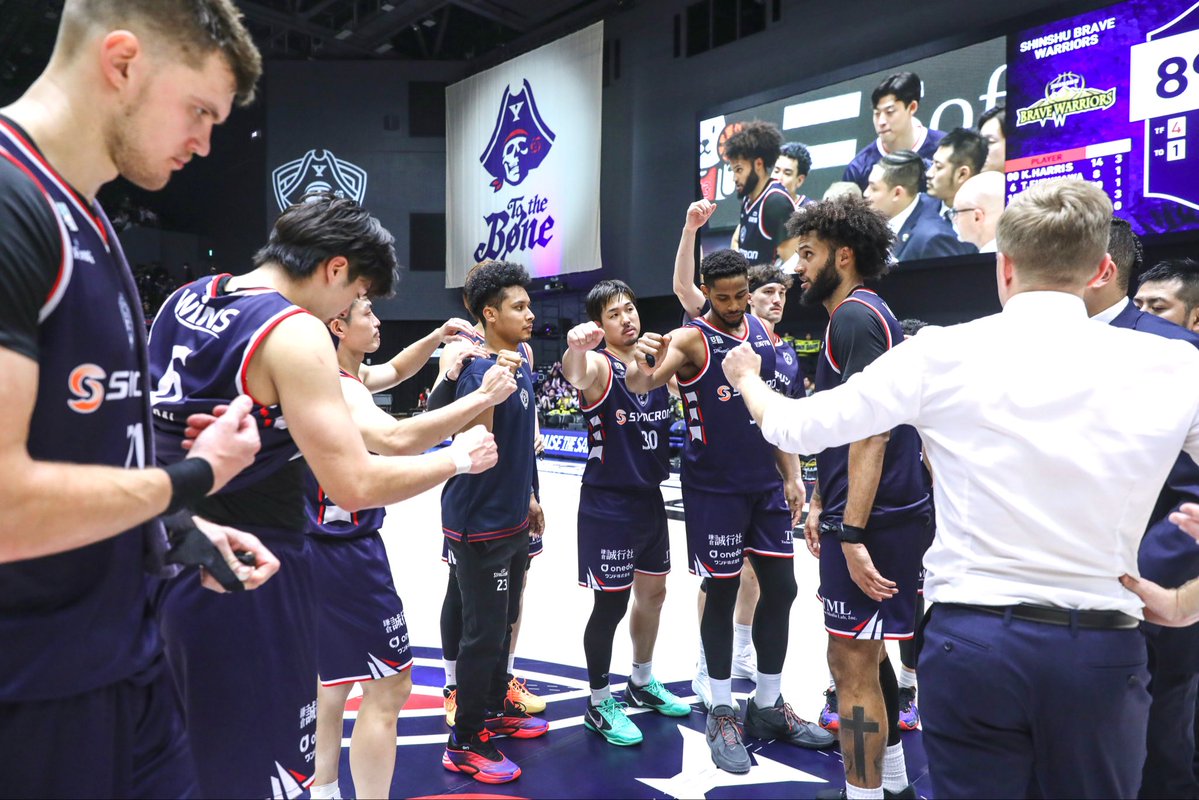 b_corsairs's tweet photo. 横浜BUNTAIでのB.PREMIERホーム開幕節を終えることができました。

新たな歴史が始まる瞬間をともに迎えてくださったファン・ブースターの皆さま、沢山の熱いご声援をありがとうございました。

新時代の航海が始まりました。
ともにB.PREMIERの頂点に向かって戦って行きましょう🏴‍☠️

#ビーコル #TotheBONE