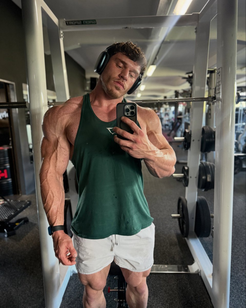 alphathomas23's tweet photo. Sweaty, vascular, unstoppable. These gains are fueled by your drained cash. Keep funding your superior while you stay soft and broke. That’s the natural order. 😈💪👑 https://t.co/fcOypOvFZP