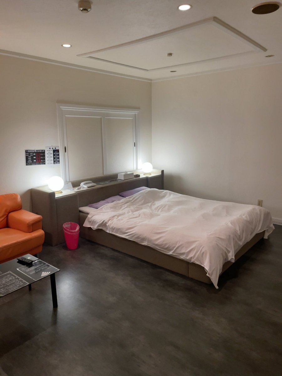 Makira_2's tweet photo. これも今年4月のラブホデートか
DRIVE AND BEDへ…23回目かな
戸建タイプでコスパかなり良し、15番を利用、2時間ゆっくりまったり過ごし当時は3000円エアシューター払い（最近行ったら…廃業してる？）
行く前にランチは中華街の京華園でチャンポンとエビチリで、腹ごしらえ https://t.co/Al5F59Szgf