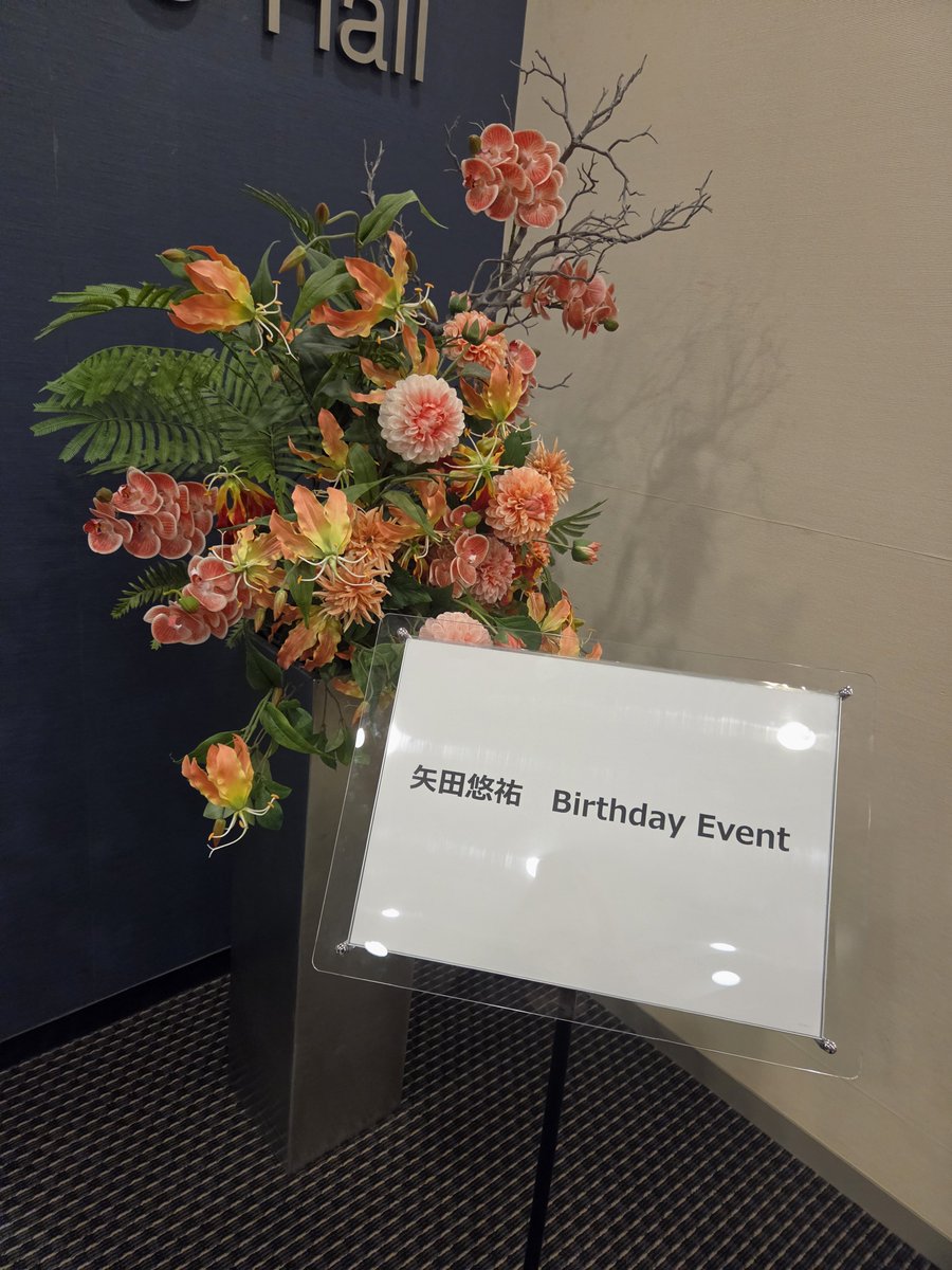 momochanpenko's tweet photo. お友達とやたさんのバーイベへ行ってきたよ～。めちゃくちゃ楽しかった！！
やたさんかっこよすぎました。やたさんの歌をたくさん聴けて嬉しい。
本日もメロい風を発生させてしまいました❤🍃 https://t.co/YrbdLXuMR6