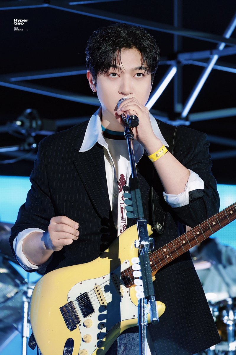 xcloveria's tweet photo. he stares straight into your soul https://t.co/JleJnPrpsJ