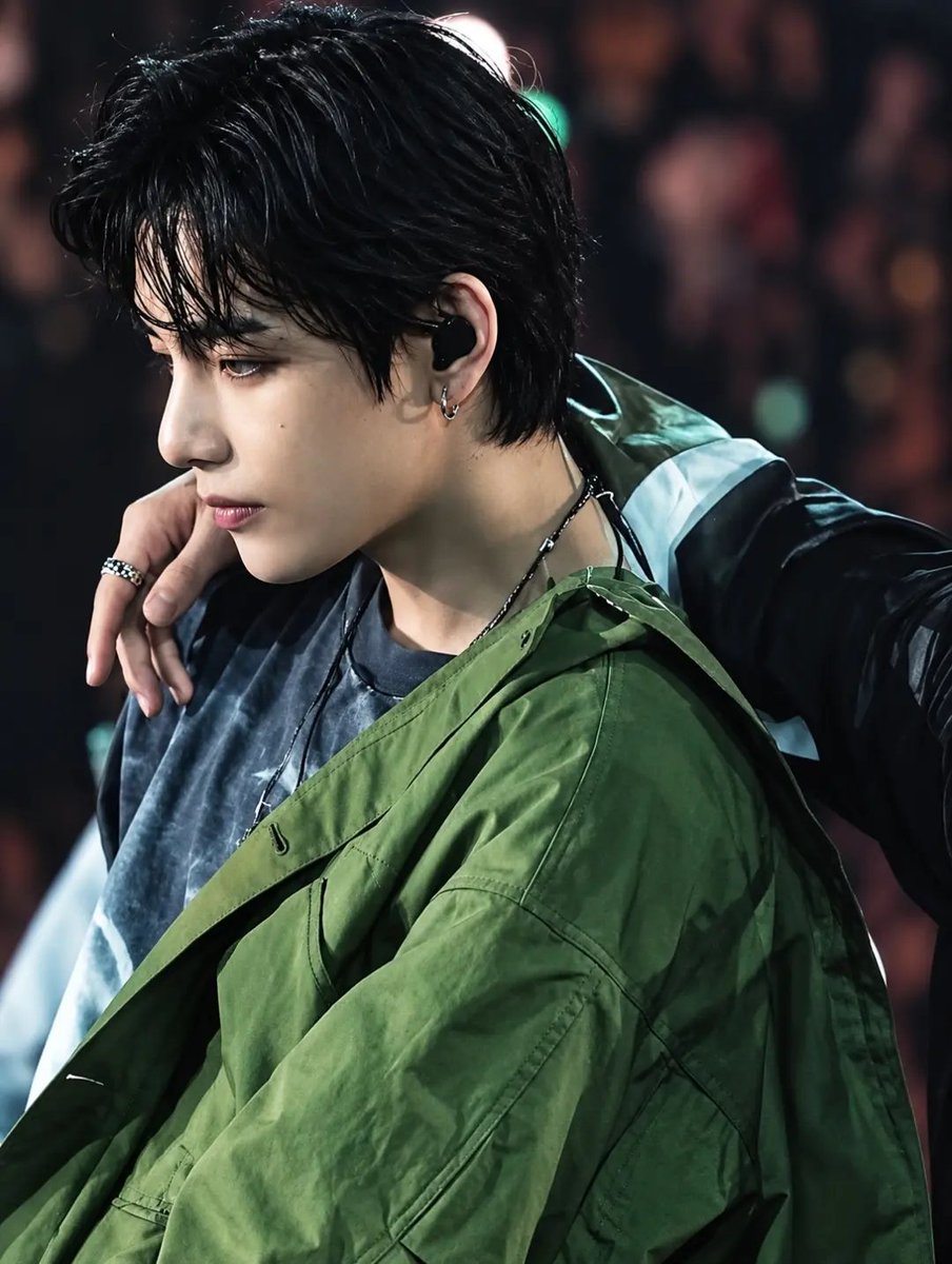 BTS___KTHV_95's tweet photo. He looks stunning here https://t.co/PCH7cjHcbu