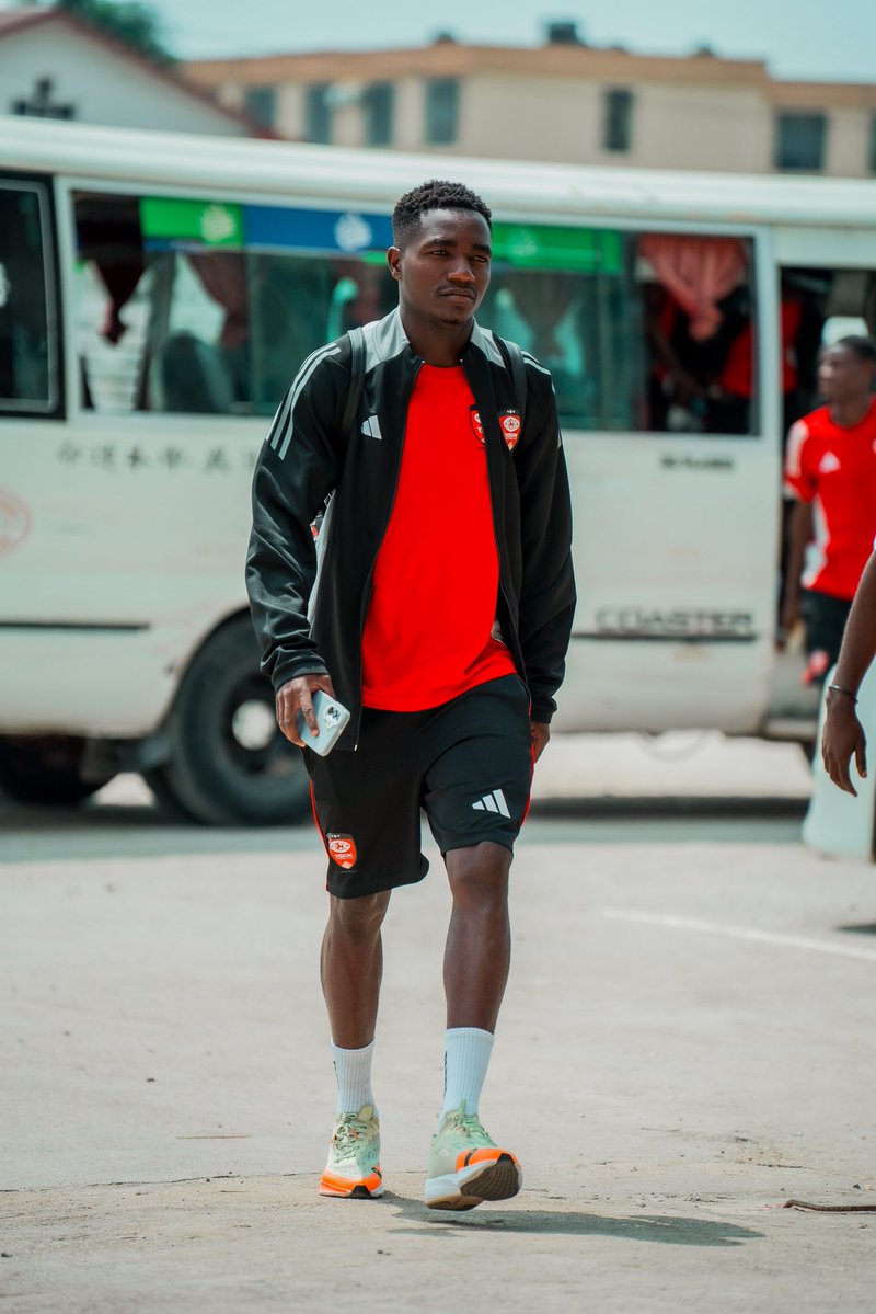 Vision__FC's tweet photo. Coming off the bus. 🚌👋
#VISVIT #DrivenByVision https://t.co/4dNMei90Kv