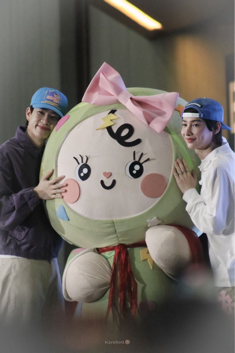 ksrskw1's tweet photo. Family 🥺💚 รักออฟกันบี๋มากที่สุดในโลกกก💚💖

OFFGUNBABII HAPPY FAMILY
#GMMTVFANIVAL2026HappyFamilyxOG
#ออฟกัน #OffGun
#กันอรรถพันธ์ #GunAtthaphan

@AtthaphanP @off_tumcial @BABII_GMMTV https://t.co/2d9bRdQFFx
