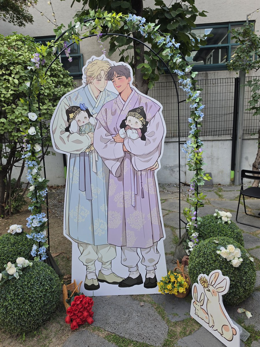 santomoom's tweet photo. 머들러랑 엽서세트가 너무 예뻐서 바로 고르고!!
도파민 충천을 위한 캔뱃지 2개ㅎㅎㅎ
판타지트 직원들 너무 친절하셔서 기분 좋은 방문이었다.
신품법으로 가득찬 공간 너무 예쁘고 행복해
#신품법 #신을품는방법 #판타지트 #콜라보카페 https://t.co/E3HpvoxAwv
