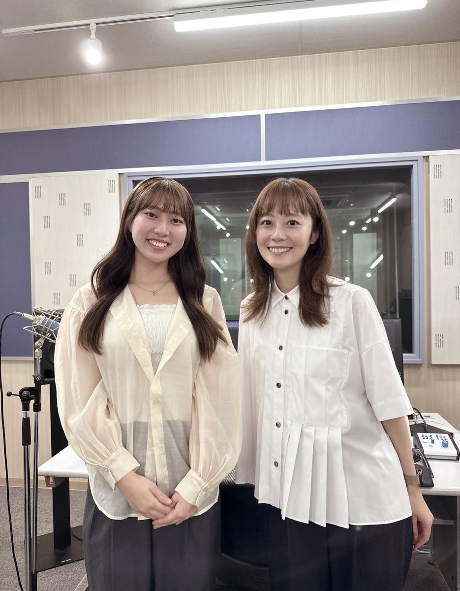 neatsyui's tweet photo. 昭和音楽大学大学院PR MOVIEの撮影裏側⭐️

プロデューサー役の髙橋侑衣莉さん
エンジニア役の山口真奈実さん
益田トッシュ先生とパシャリ📸

お二人とも昭和音大学生さん！
一生懸命でかわいかったぁ🫶

▼PR MOVIEはこちら
https://t.co/wkOL3NYtuN https://t.co/jrNccoLDtl