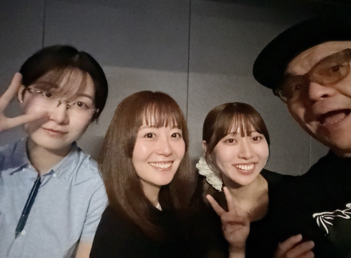 neatsyui's tweet photo. 昭和音楽大学大学院PR MOVIEの撮影裏側⭐️

プロデューサー役の髙橋侑衣莉さん
エンジニア役の山口真奈実さん
益田トッシュ先生とパシャリ📸

お二人とも昭和音大学生さん！
一生懸命でかわいかったぁ🫶

▼PR MOVIEはこちら
https://t.co/wkOL3NYtuN https://t.co/jrNccoLDtl