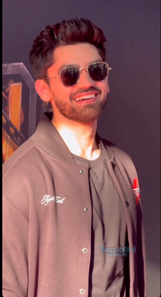 Fatimajaved45's tweet photo. Our fine af WINNER is glowing even harder today! ❤️‍🔥😮‍💨

#AvinashMishra #kkk15 https://t.co/HhTOeV3i1W