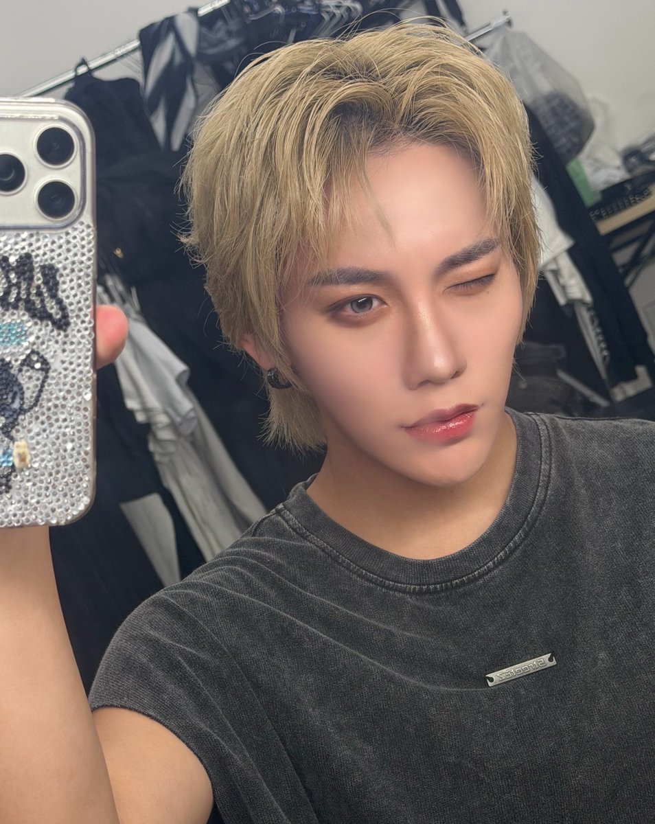 WAKER_official's tweet photo. 오늘도 사룽해🩶

#WAKER #웨이커 #ウェイカー
#세범 #SEBUM https://t.co/brTtIGZDsf