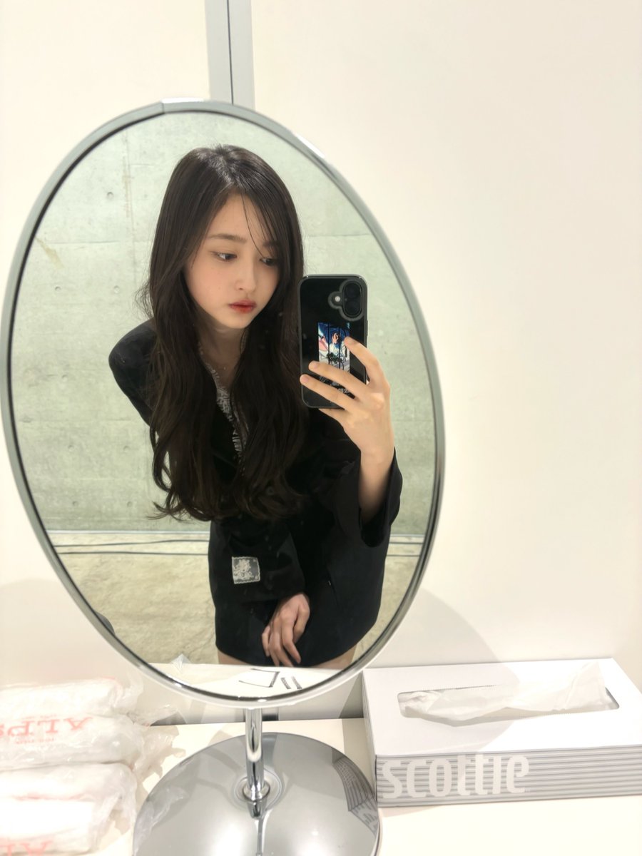 nog1nog10329's tweet photo. いつもよりお姉さんな和ちゃんあまりにも強いな！
スケスケ展ではしゃいでたパーソナリティどこ状態。笑
#nagigram
#井上和 https://t.co/82qJ6UQJGM