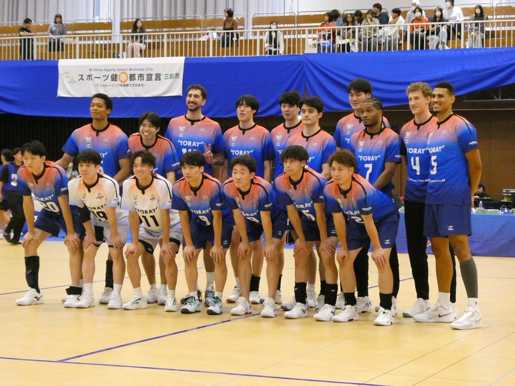 gmii123's tweet photo. 本日まさかの試合出てなくて昨日行けなかったから泣き泣きだったけど初の東レみんなめちゃくちゃかっこよかったです✨ https://t.co/3exRzHIoWu