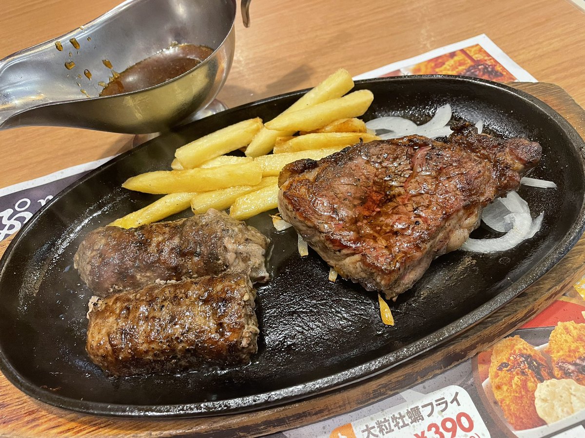 wiz_west's tweet photo. 久しぶりに通りがかったのでブロンコビる。やっぱりココのビュッフェが一番だな、肉よりもむしろサラダの為に来店してるまである。スイーツやデザートも一口ずつくらいは食べたいけどすでに結構腹パンパン😅 https://t.co/MoypePZq3Q