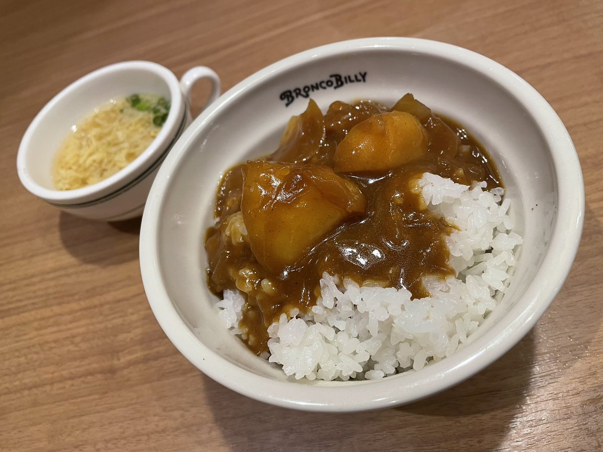wiz_west's tweet photo. 久しぶりに通りがかったのでブロンコビる。やっぱりココのビュッフェが一番だな、肉よりもむしろサラダの為に来店してるまである。スイーツやデザートも一口ずつくらいは食べたいけどすでに結構腹パンパン😅 https://t.co/MoypePZq3Q